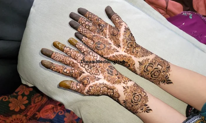 Mahmooda Henna Artist